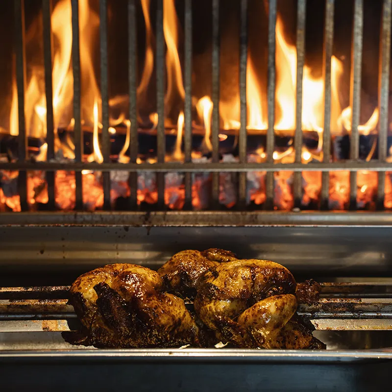 Restaurant, bar, grill, café et terrasse - Au 17, la buvette de Morgins en Valais Suisse. Venez déguster les plats maison faits avec des ingrédients fournis par les artisans locaux.